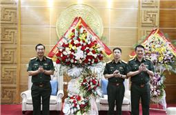 Quân khu chúc mừng Thiếu tướng Dương Văn Quang, Đại tá Trần Xuân Mạnh và Đại tá Đàm Minh Tuân được bổ nhiệm chức vụ mới
